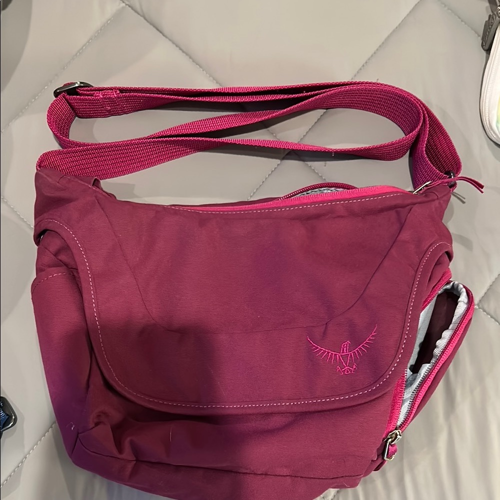 Osprey Pink Crossbody Bag with Adjustable Strap and Sporty Design